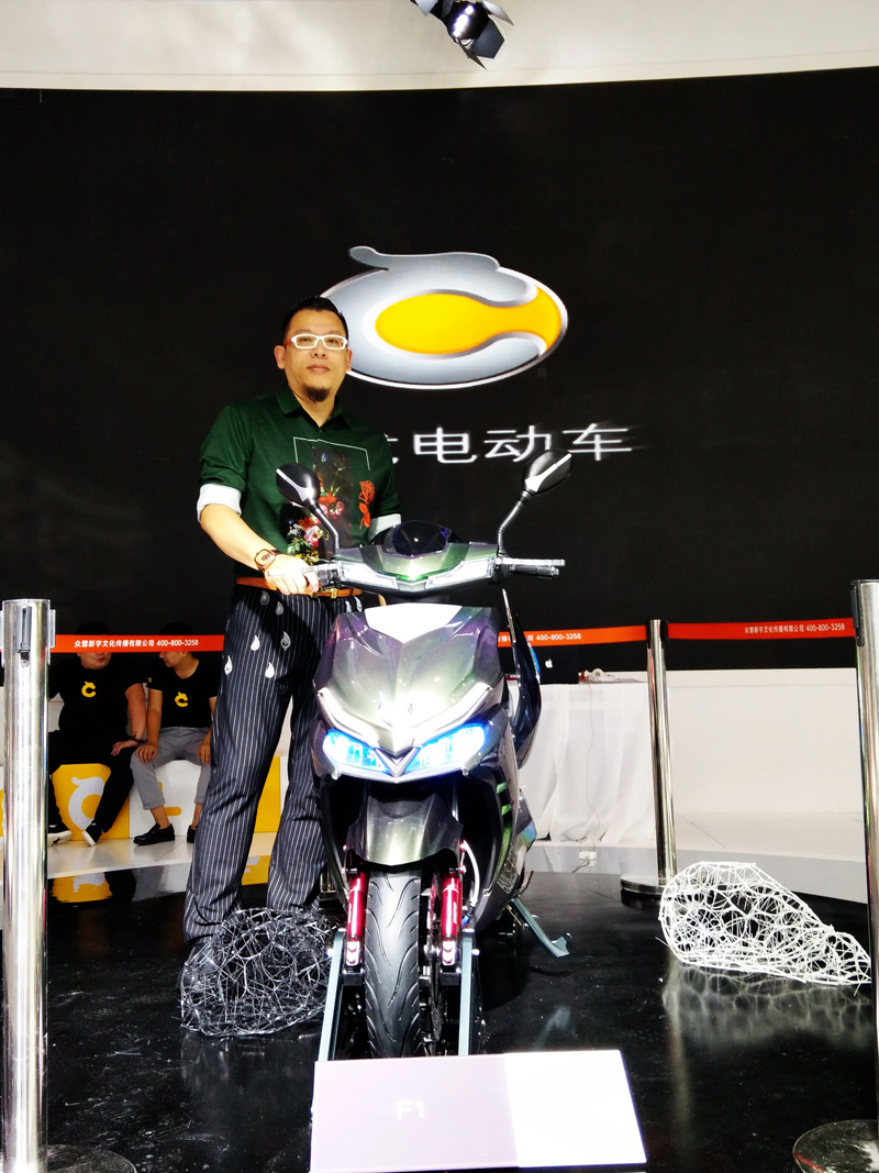“因创新而生，为颠覆而来”梦工厂助力“成龙电动车”－南京车展